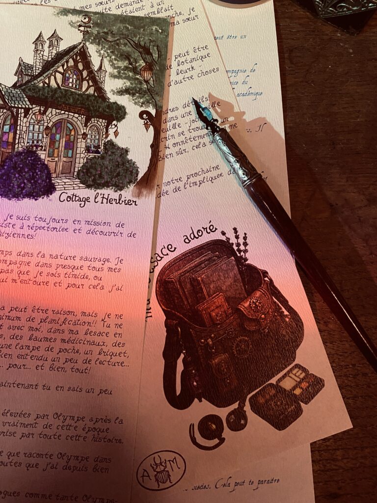 Photo de la lettre zéro d’Athéna avec enveloppe vintage et illustrations botaniques – Minocha Letters