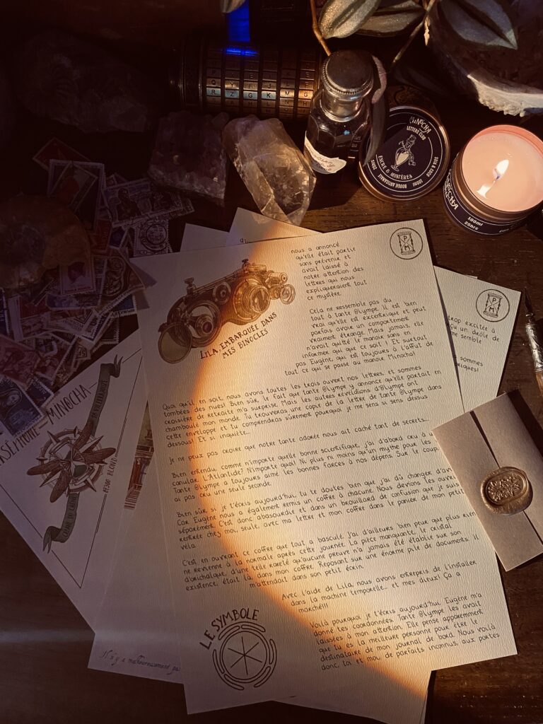 Photo de la lettre zéro de Perséphone avec enveloppe vintage et illustrations rétrofuturistes – Minocha Letters